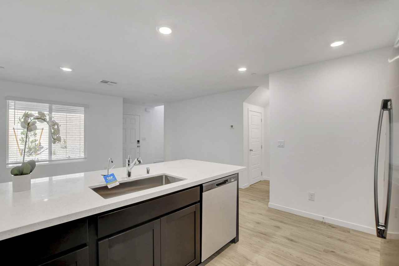 6083 Rathbone St - Photo 6 of 25