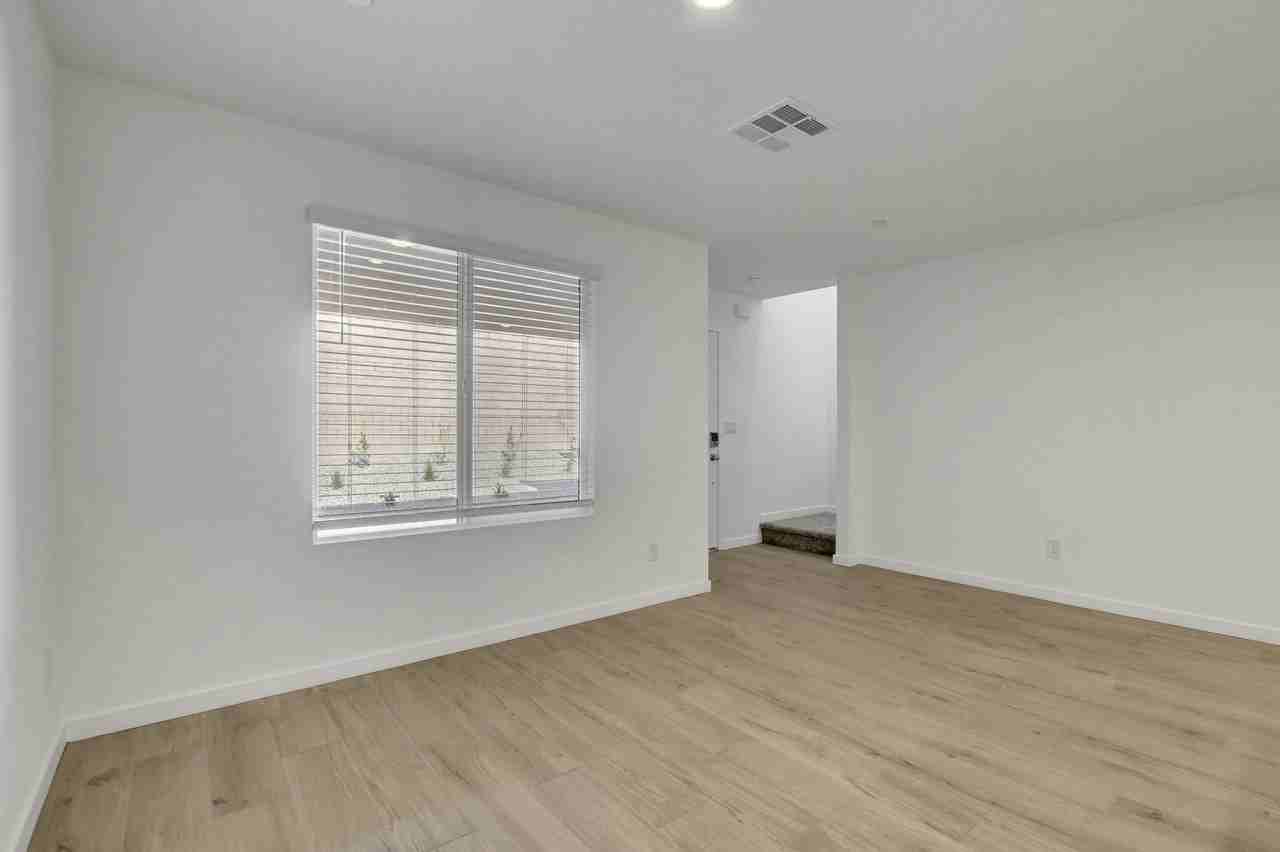 6083 Rathbone St - Photo 7 of 25