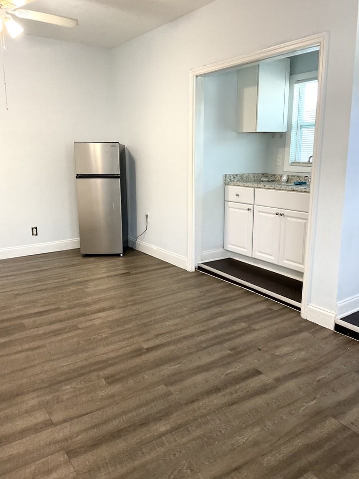 1629 N J St #1 - Photo 3 of 11