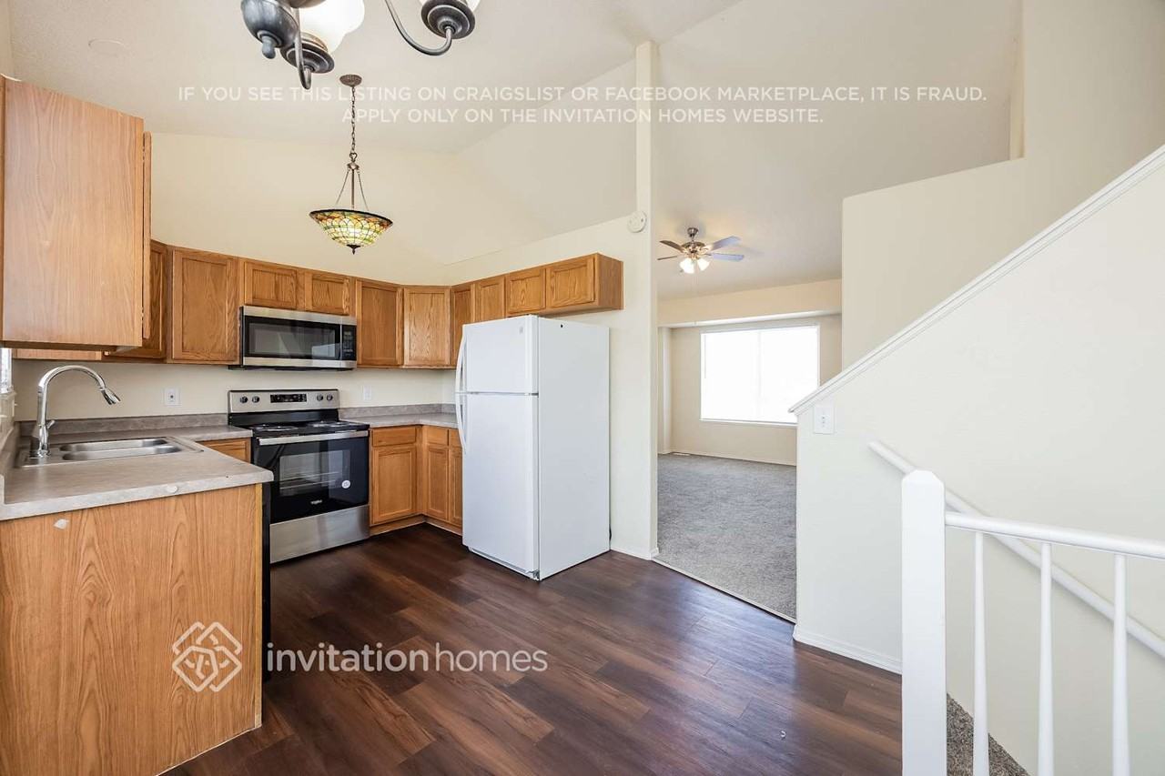 990 Ancestra Dr - Photo 7 of 15