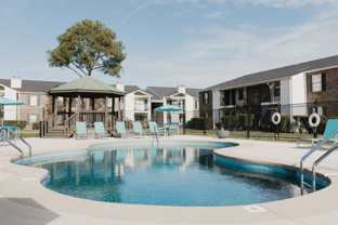 https://www.edgewaterpointeapts.com/ - Photo 1 of 1