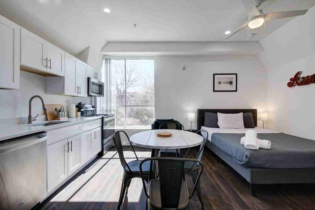 Avia Apartments - Photo 2 of 31