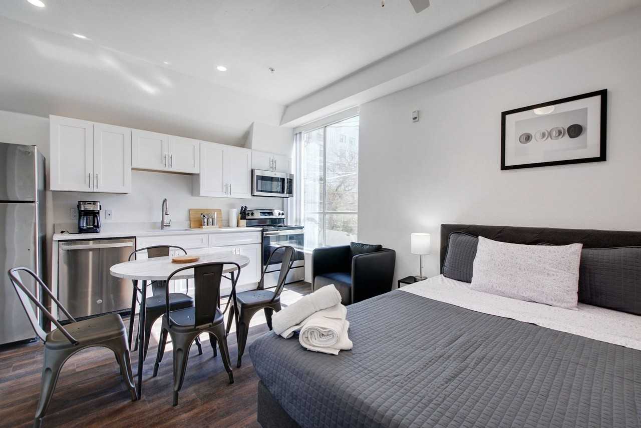 Avia Apartments - Photo 5 of 31