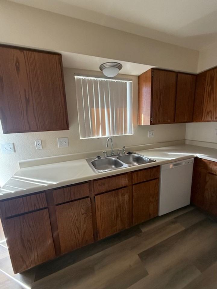 Parkwood Apartments - Photo 3 of 17