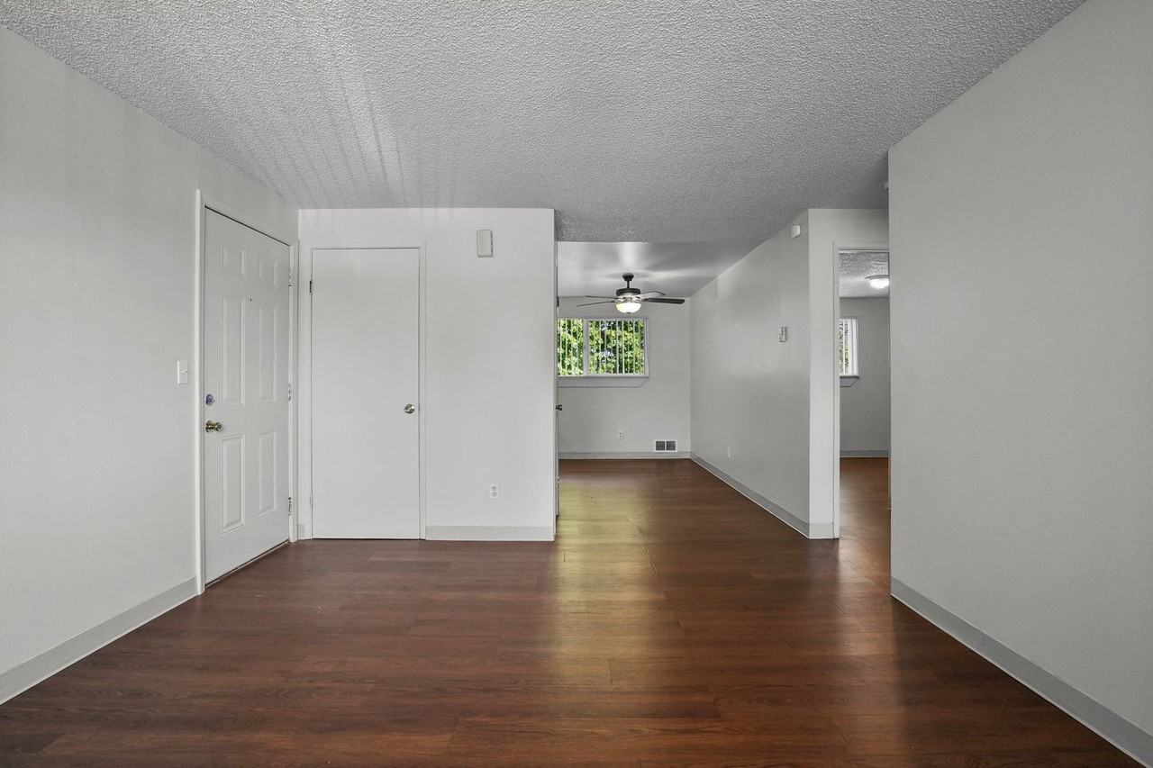 445 SW Tunison Ave - Photo 2 of 30