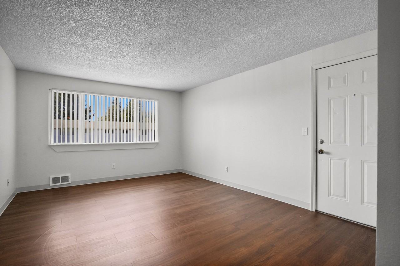 445 Sw Tunison Ave #13 - Photo 2 of 15