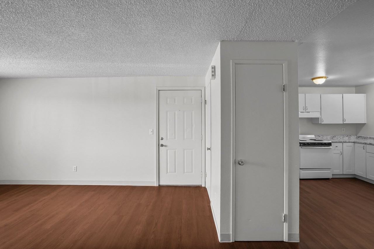 445 Sw Tunison Ave #13 - Photo 5 of 15