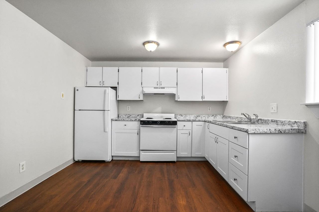 445 Sw Tunison Ave #13 - Photo 6 of 15