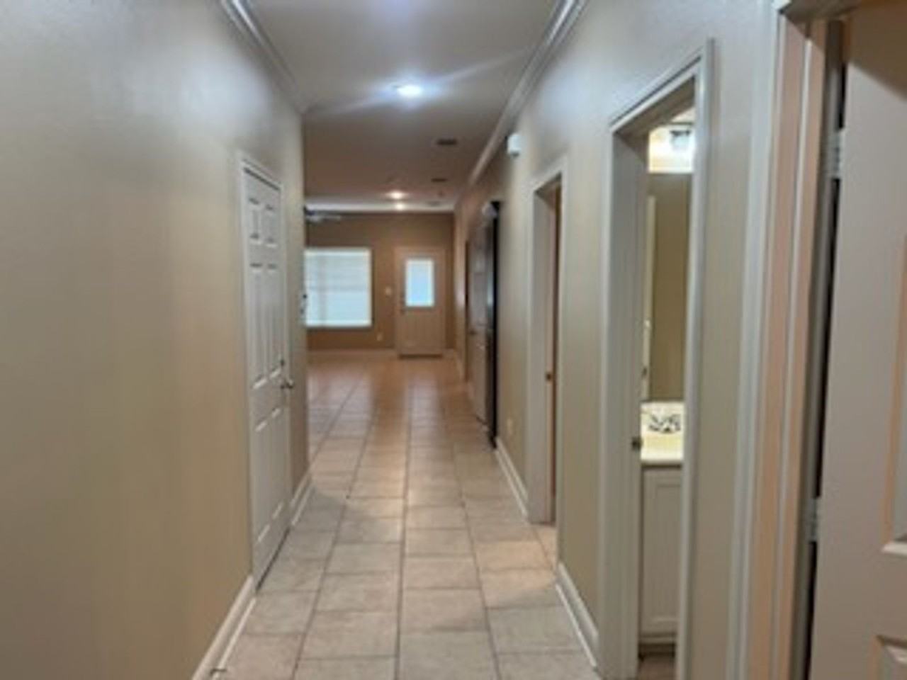 3923 Mobley Cir - Photo 2 of 17