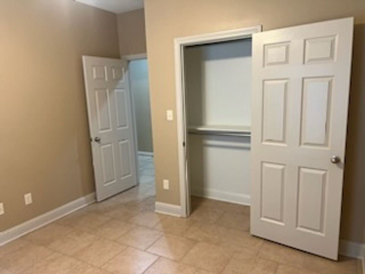 3923 Mobley Cir - Photo 3 of 17