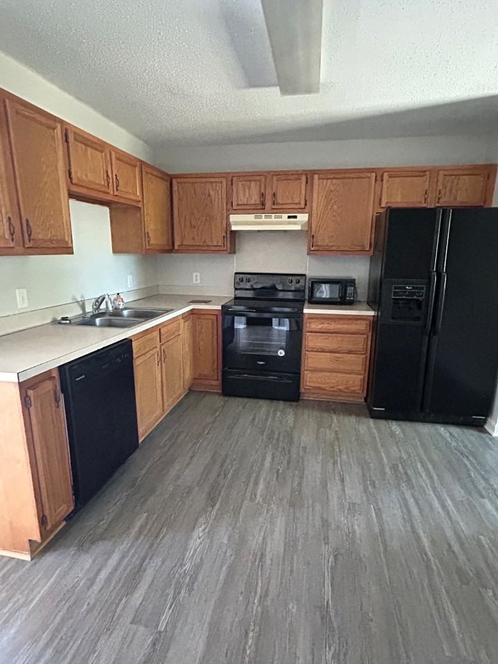 332 Cabarrus Ave W - Photo 3 of 9