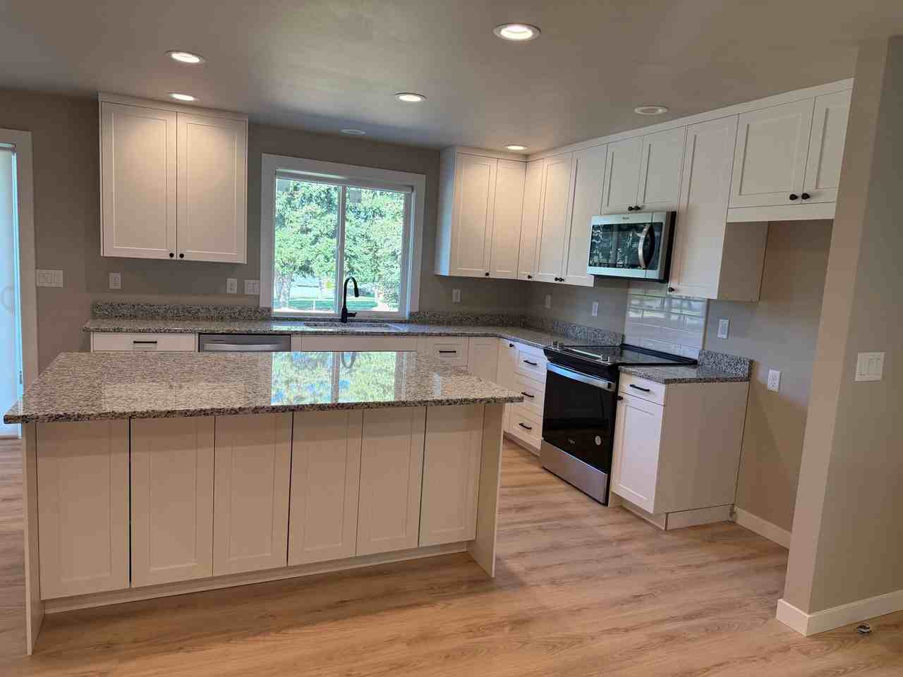 430 19th St Ne - Photo 2 of 18