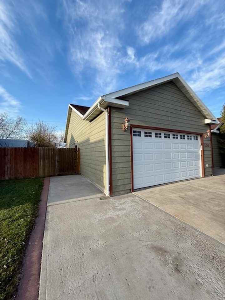 226 E River Rock Rd - Photo 2 of 38