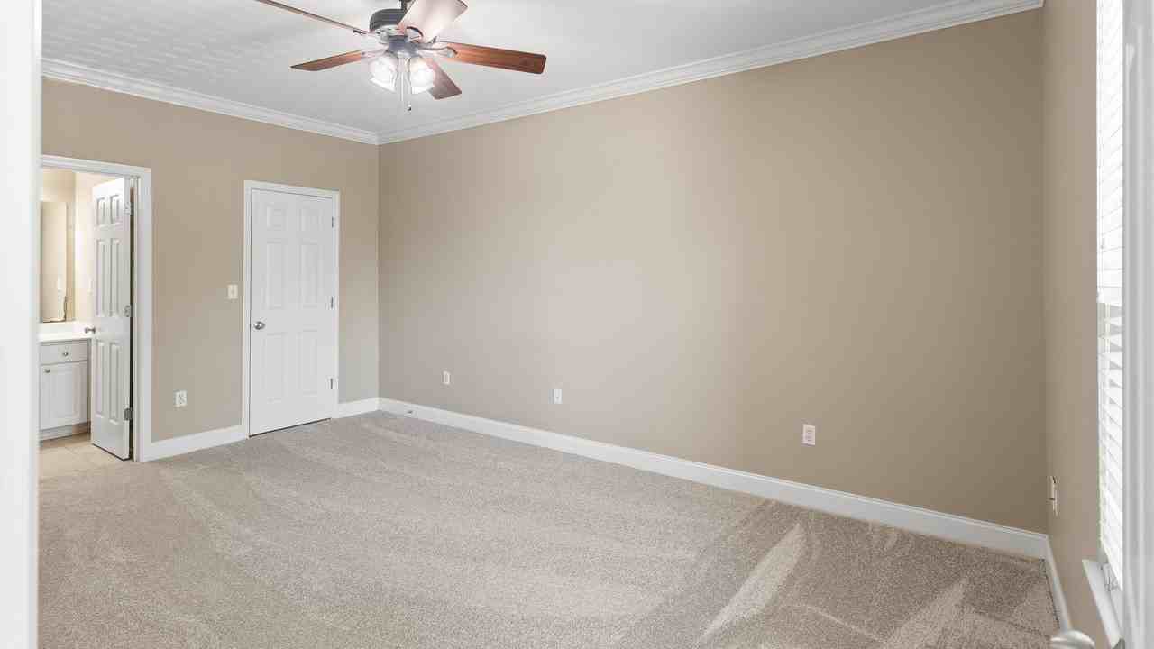 4441 Burbank Dr - Photo 5 of 11