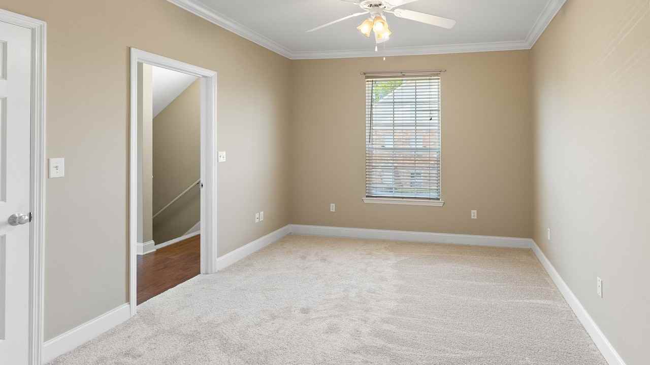 4441 Burbank Dr - Photo 6 of 11