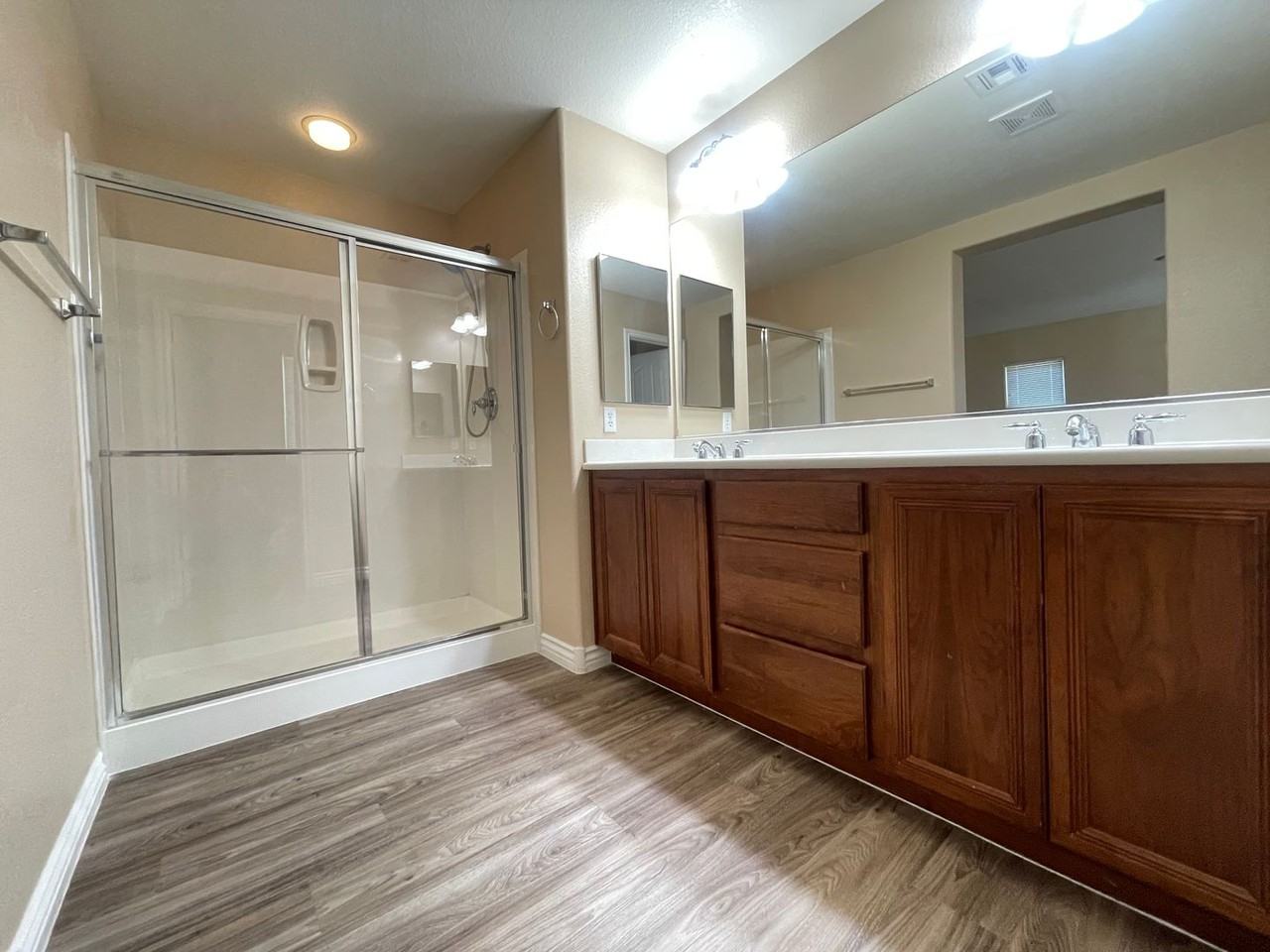 1922 Granemore St - Photo 6 of 10