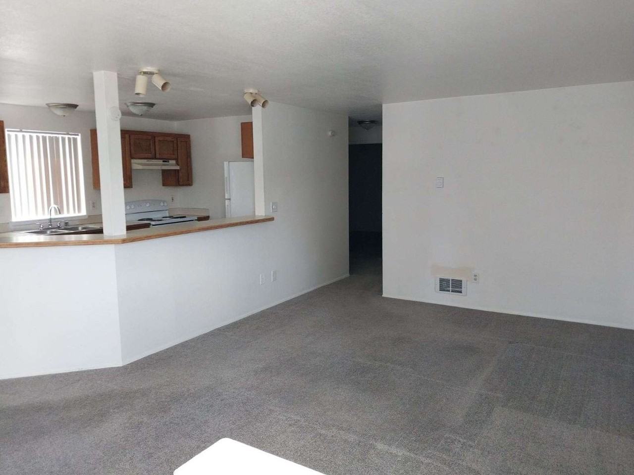 Grade Road Apartments - Photo 2 of 5