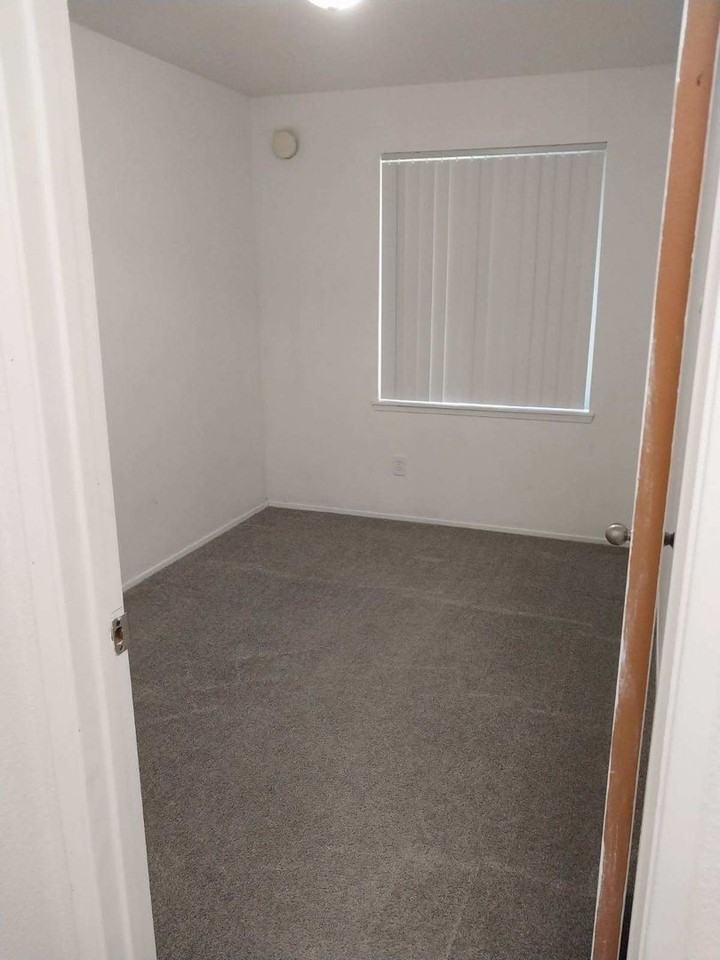 Grade Road Apartments - Photo 3 of 5