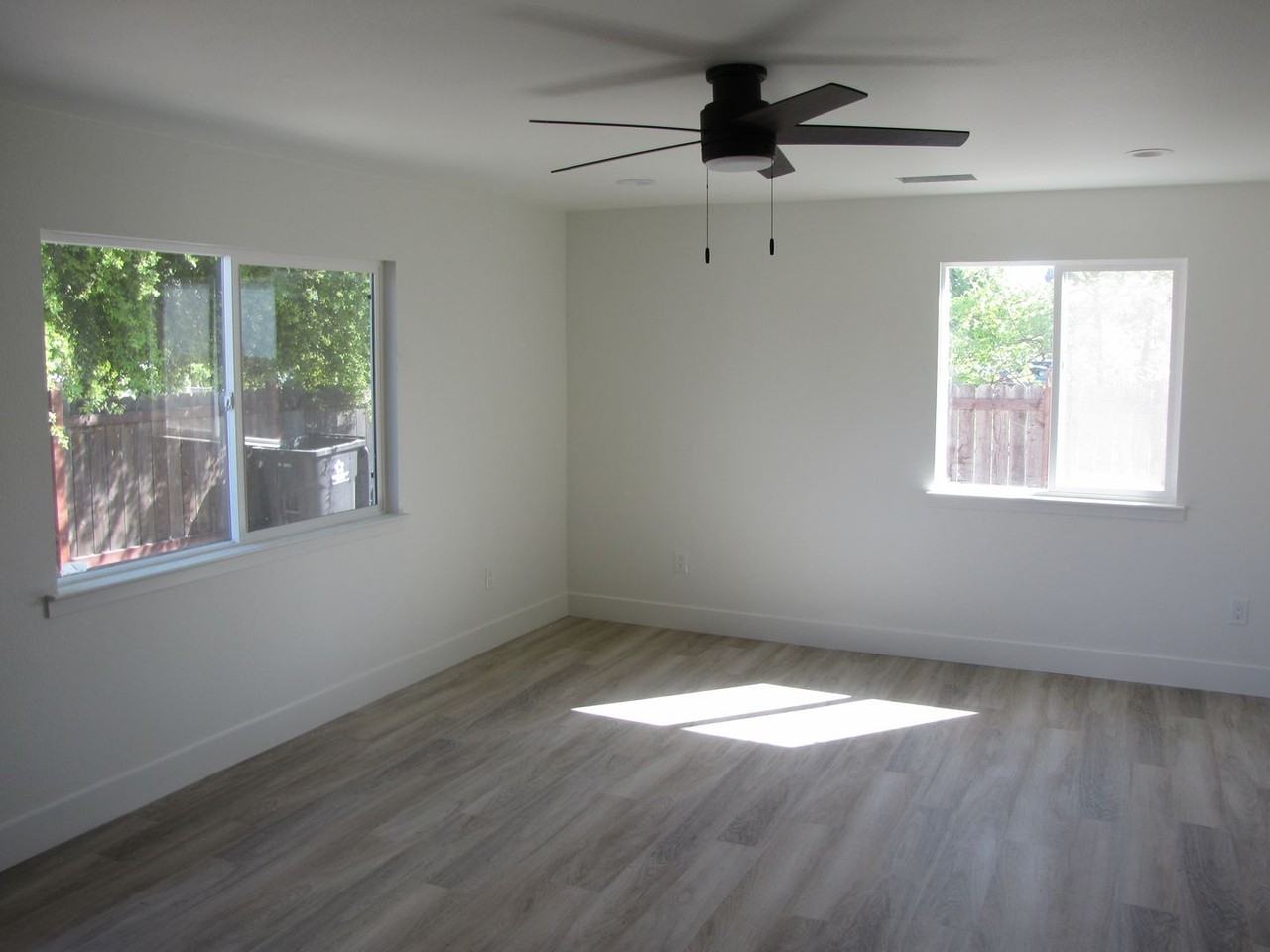 3408 W Alpine Ave - Photo 4 of 10