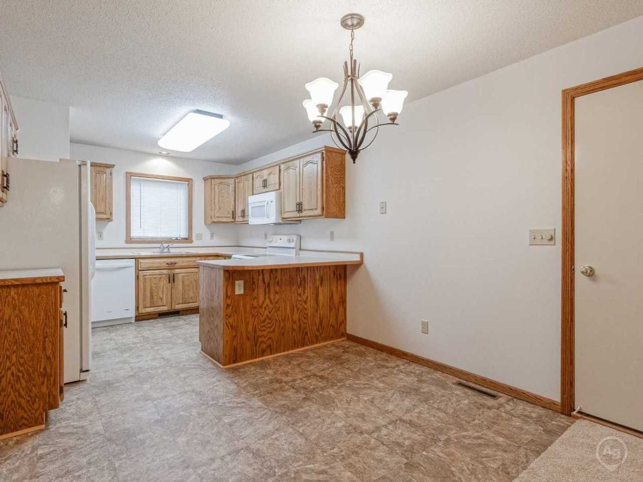 Candle Park South Townhomes - Photo 2 of 12