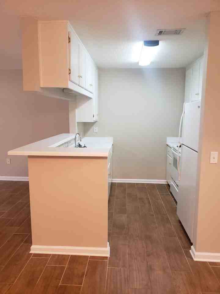 127 S Springview Dr - Photo 2 of 12
