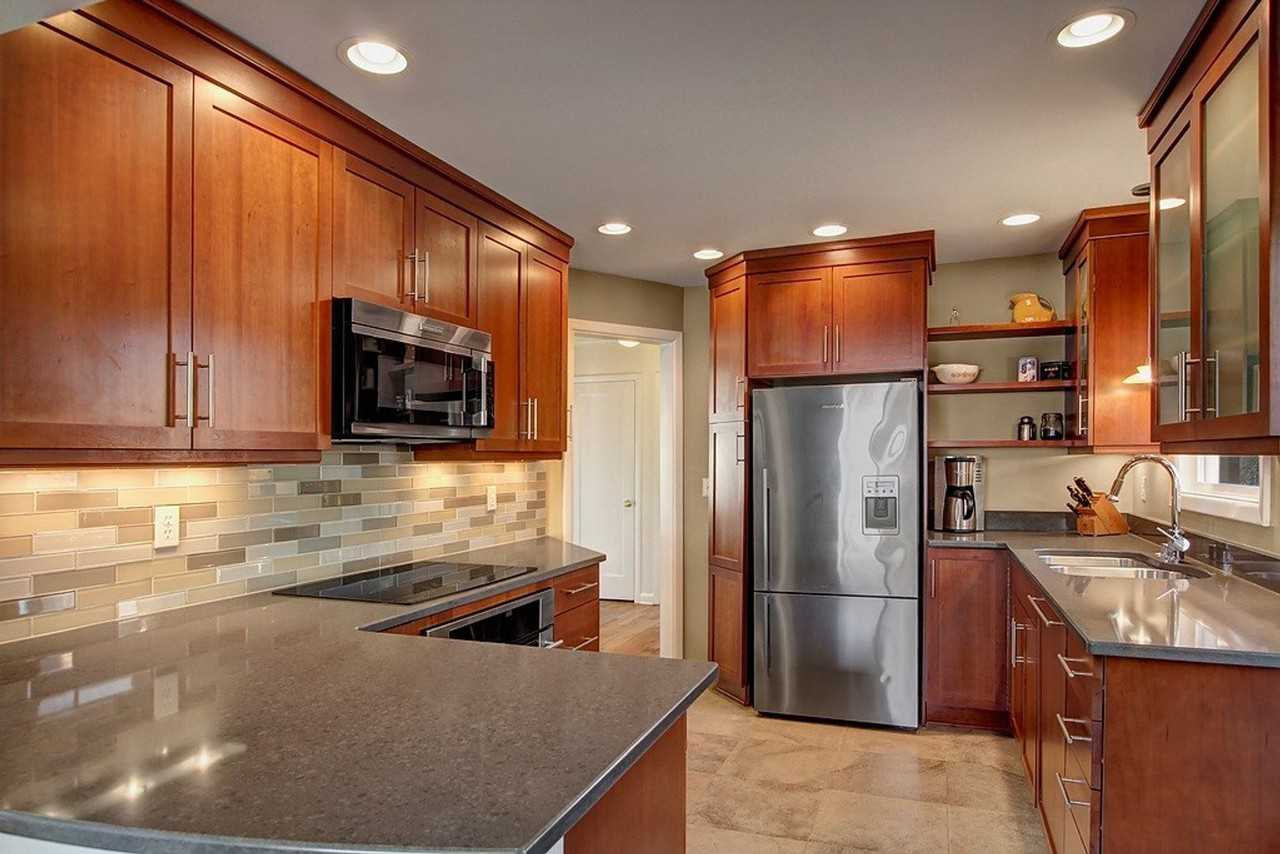 6529 27th Ave Ne - Photo 4 of 17