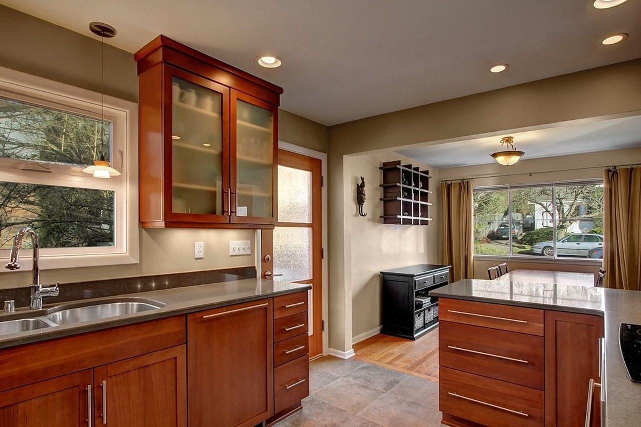 6529 27th Ave Ne - Photo 5 of 17