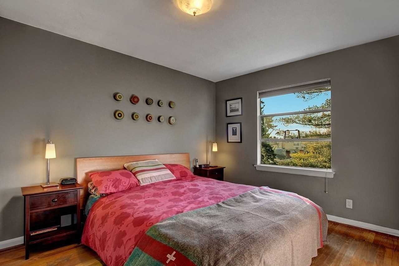 6529 27th Ave Ne - Photo 7 of 17