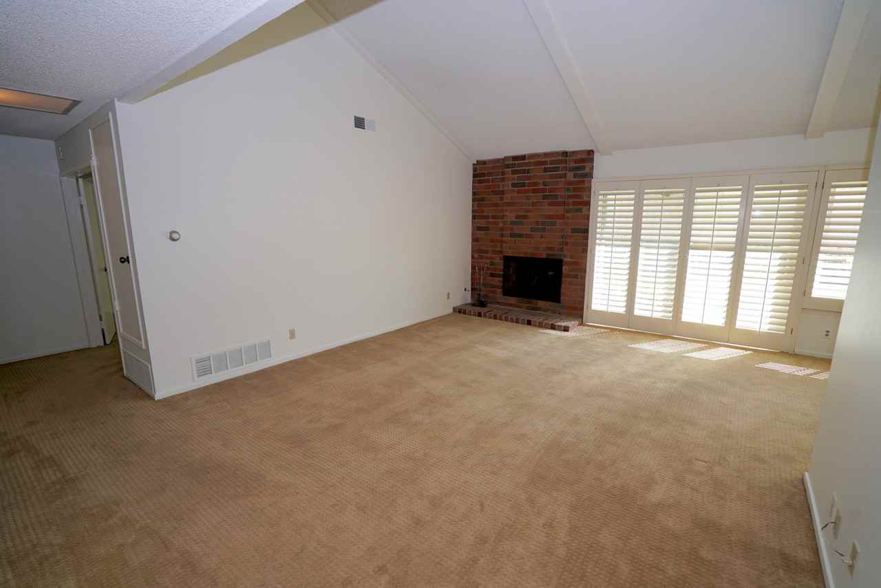 23618 Via Corsa - Photo 4 of 22