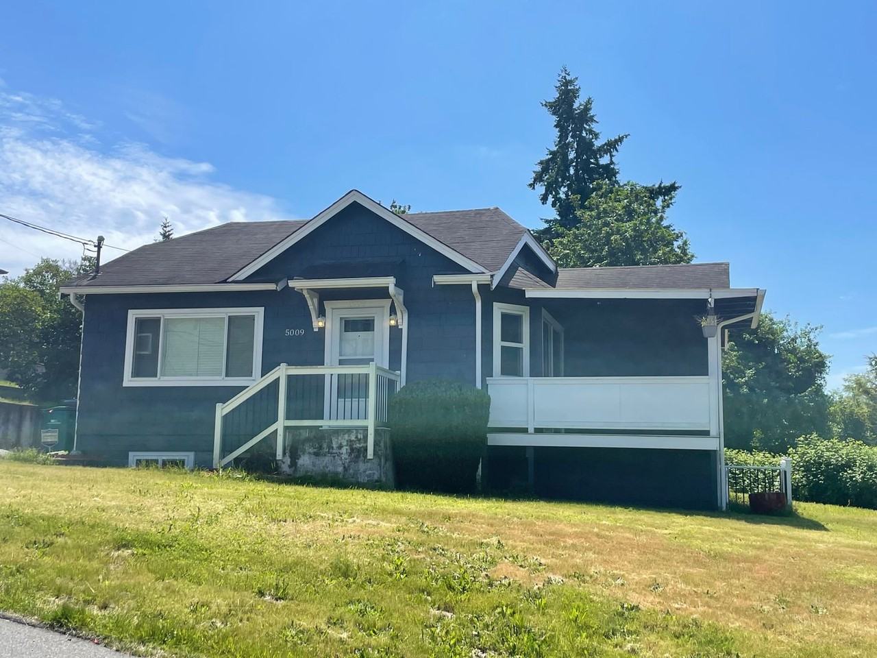 5009 S 112th St - Photo 3 of 50