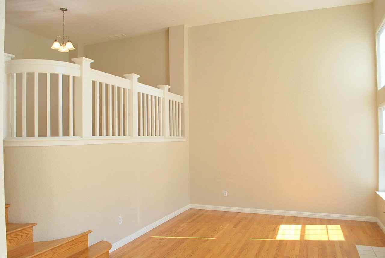 404 Skylark Ct - Photo 5 of 40