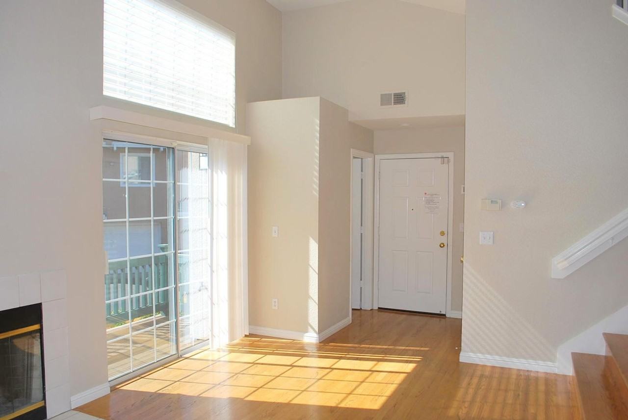 404 Skylark Ct - Photo 7 of 40