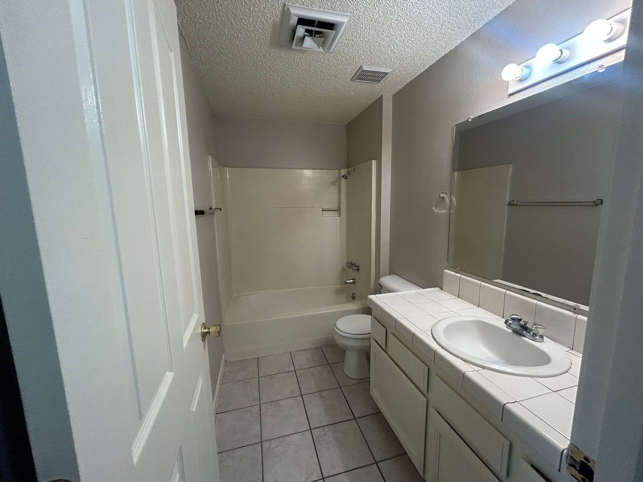 4185 Bristol Ct #B - Photo 5 of 7