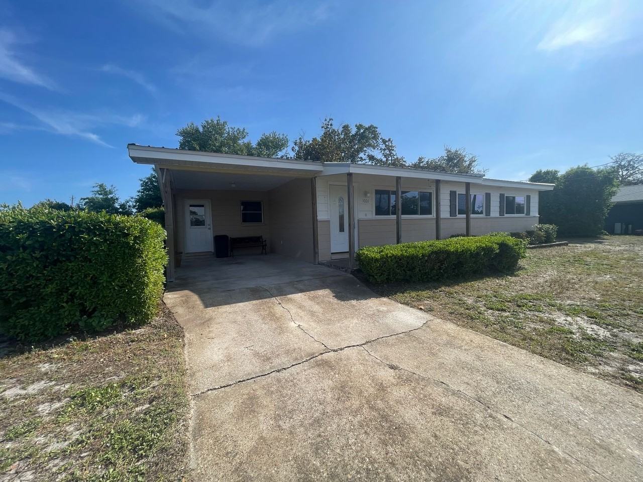 1001 Oxford Dr - Photo 2 of 25