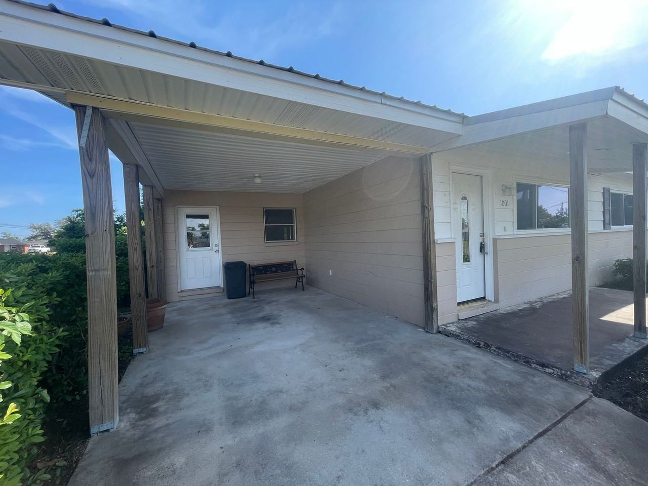 1001 Oxford Dr - Photo 3 of 25