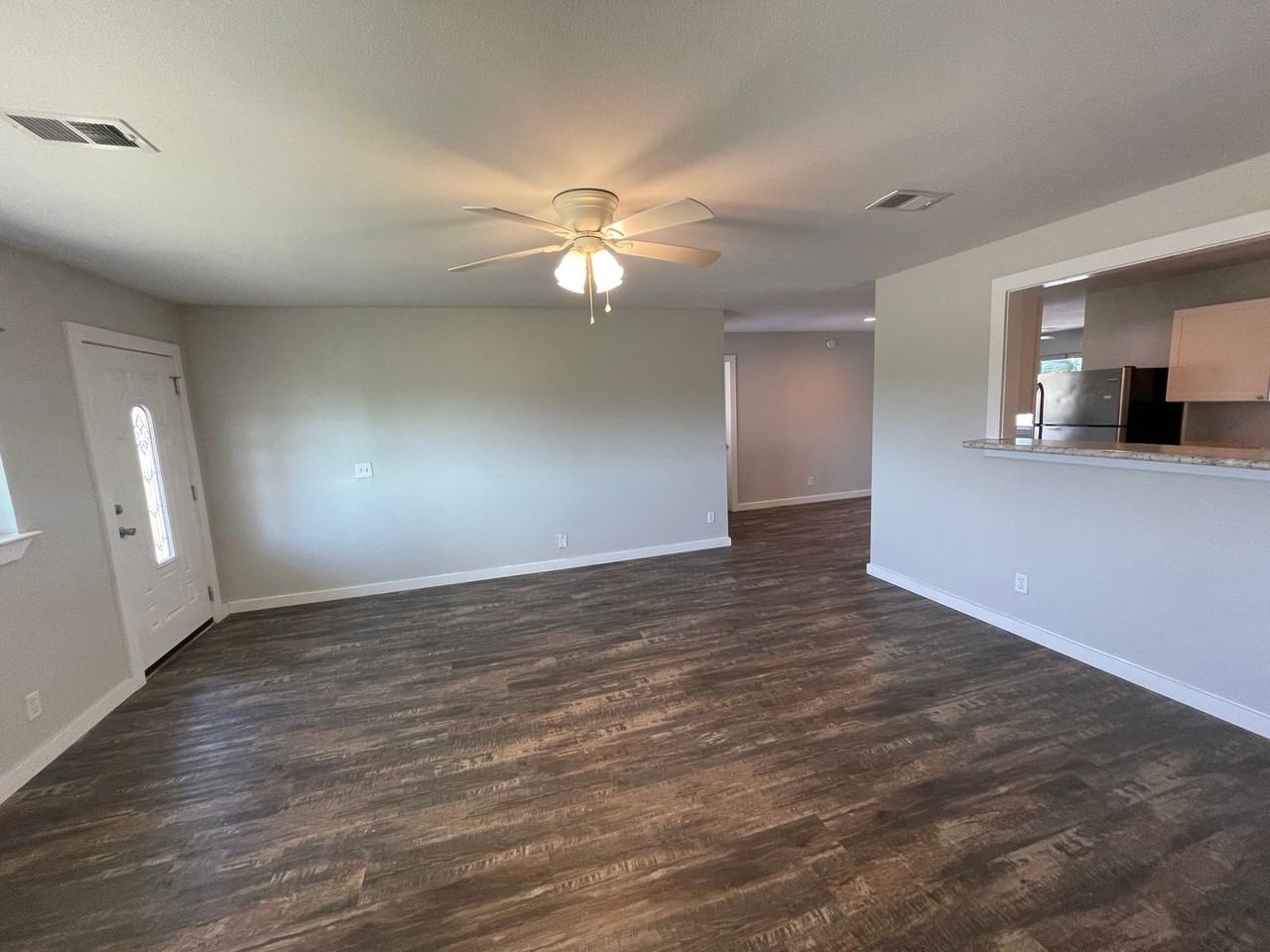 1001 Oxford Dr - Photo 6 of 25