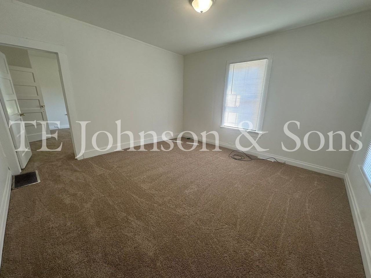 2037 Thurmond St - Photo 2 of 21