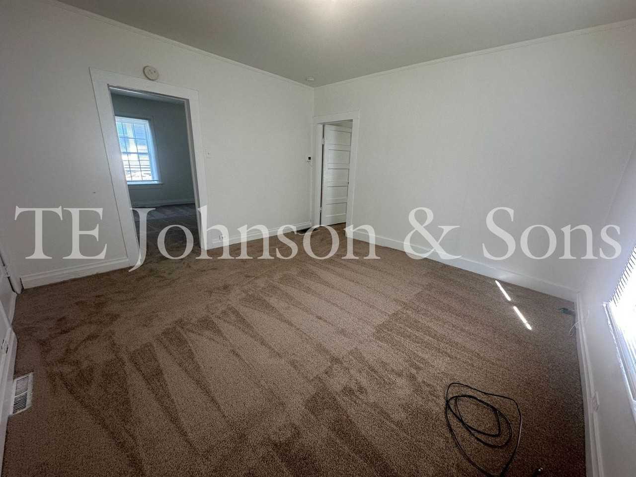 2037 Thurmond St - Photo 3 of 21