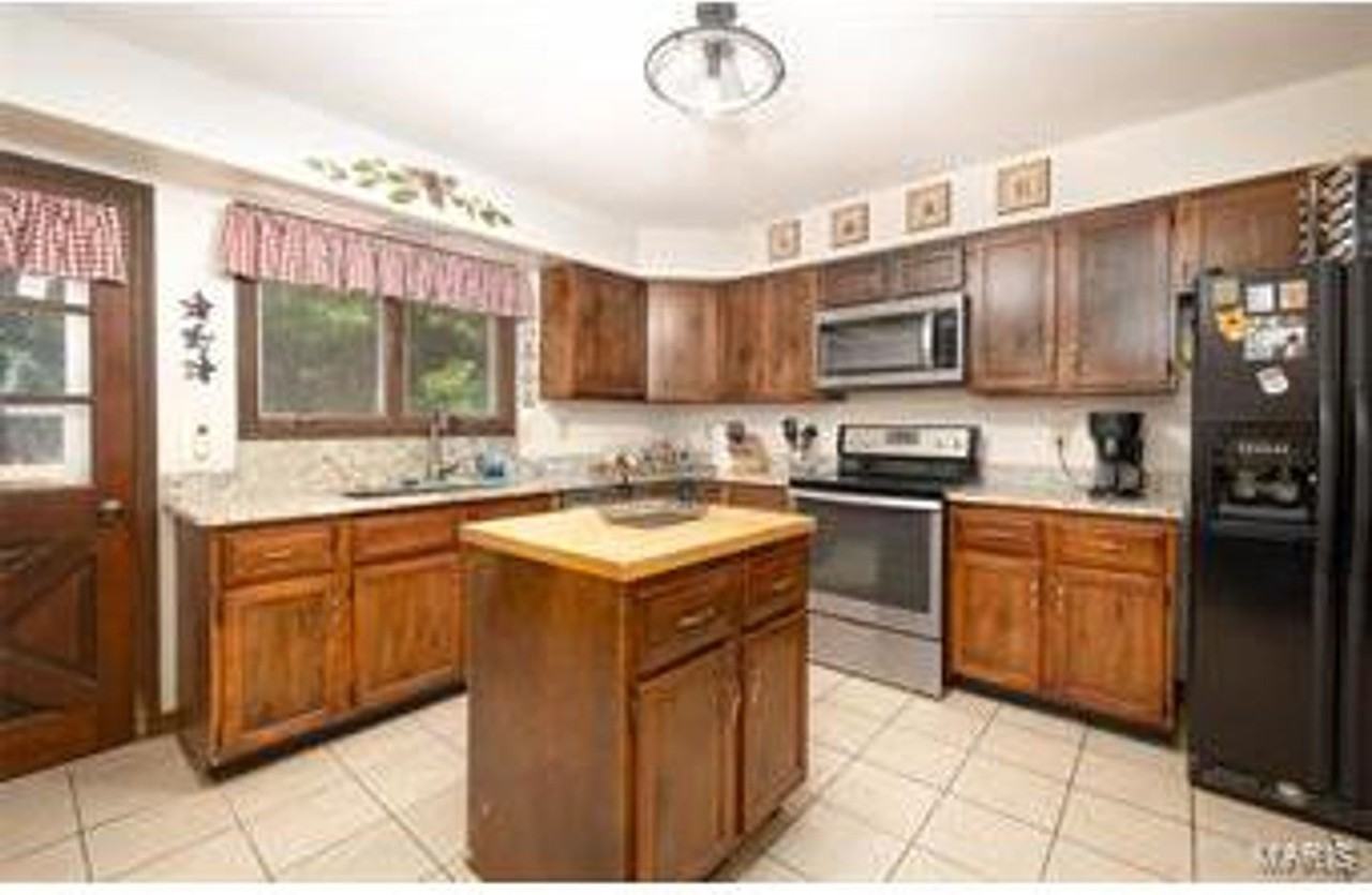 10754 Carlton Ct - Photo 3 of 10