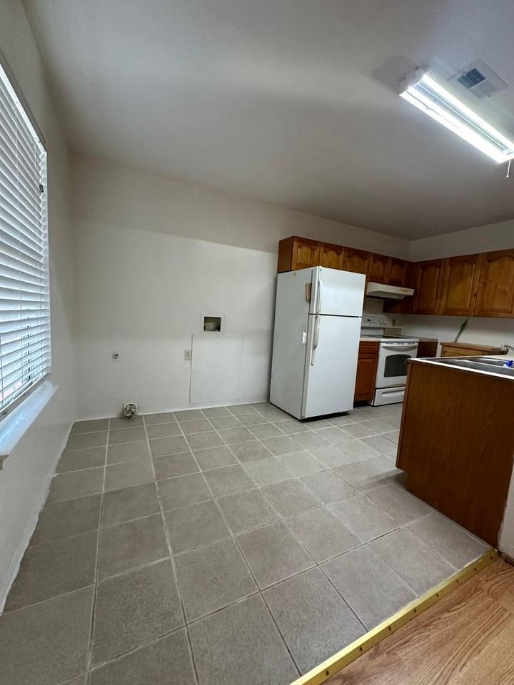 405 E Little Creek Rd #C - Photo 4 of 8