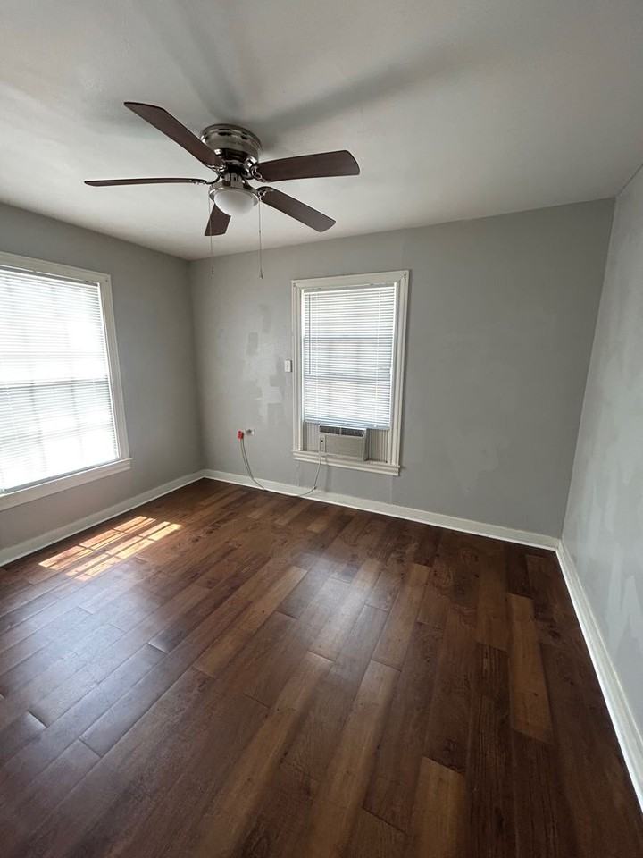 3928 Homan Ave - Photo 2 of 7