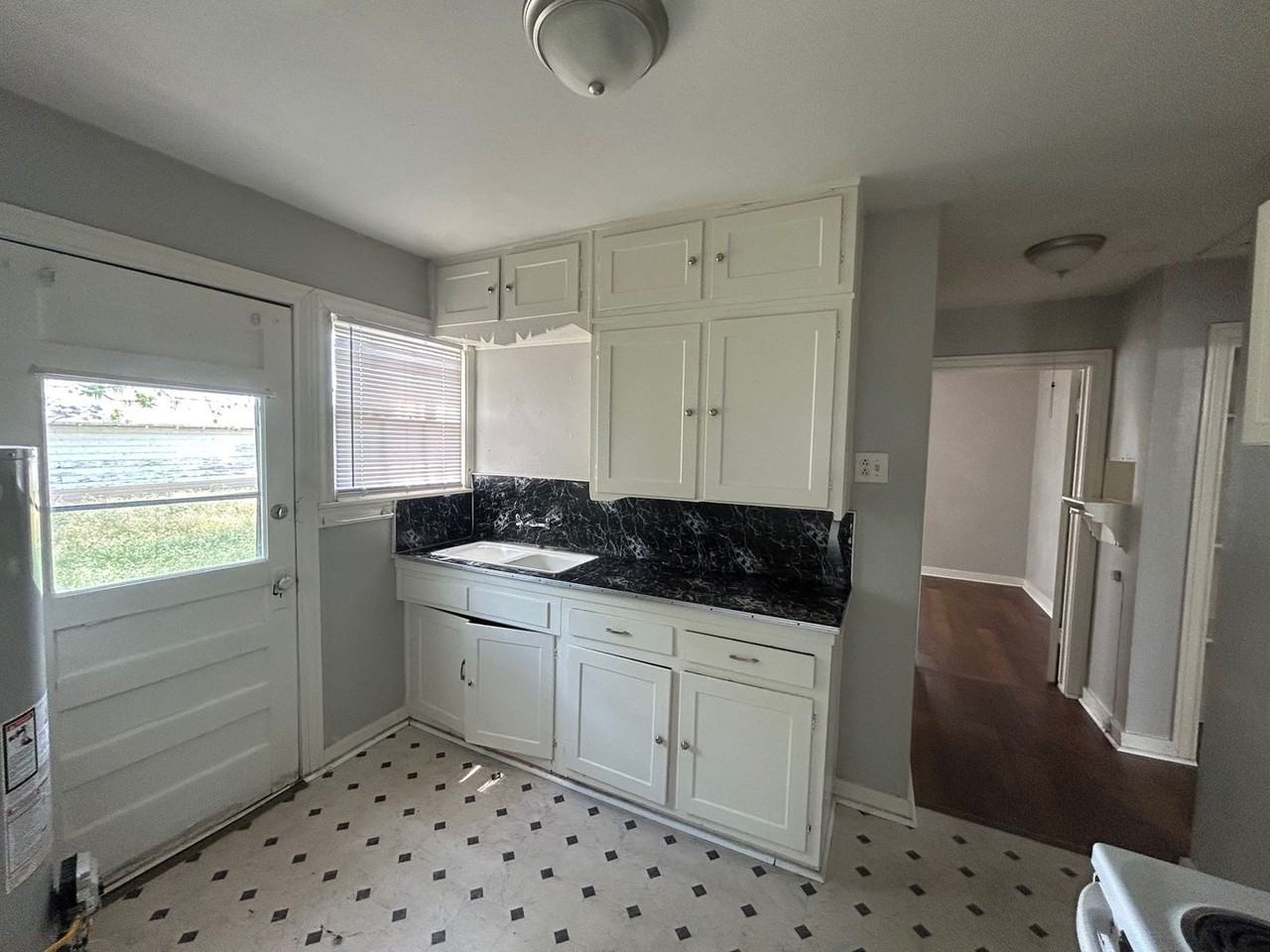 3928 Homan Ave - Photo 5 of 7