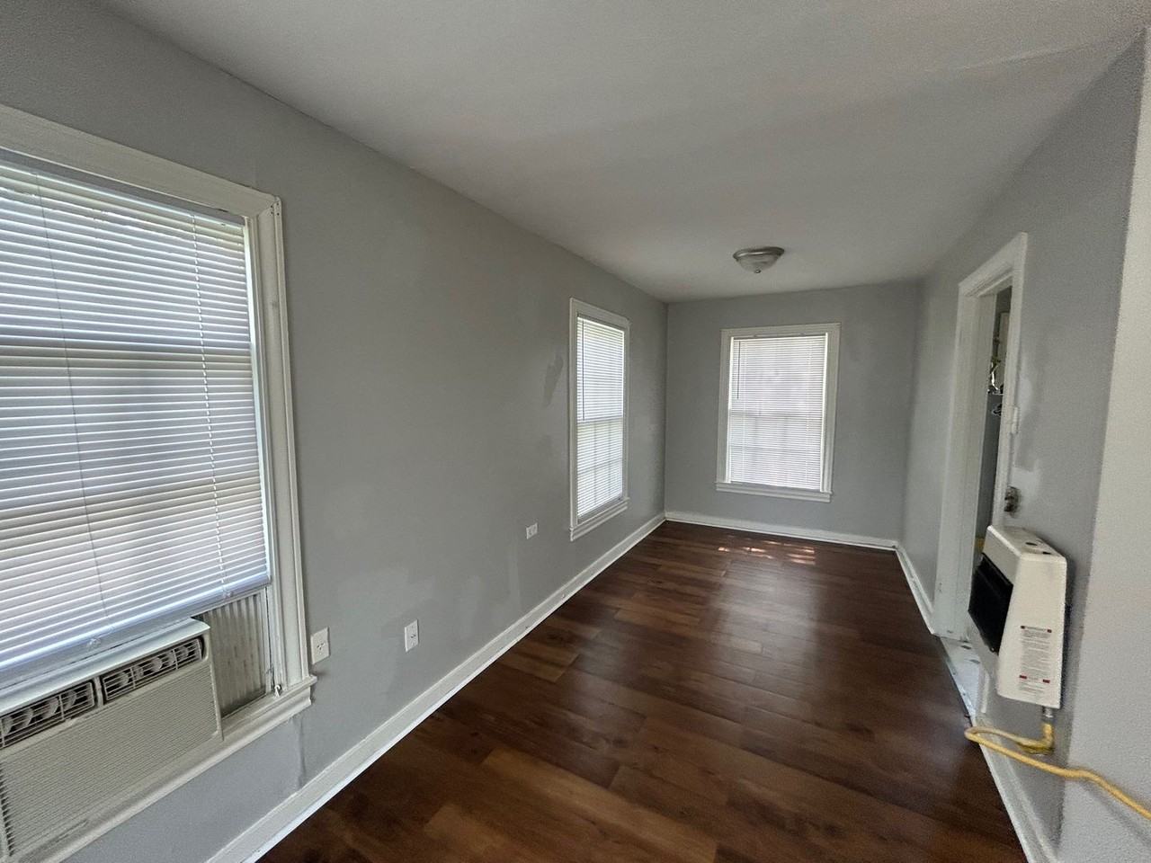 3928 Homan Ave - Photo 6 of 7