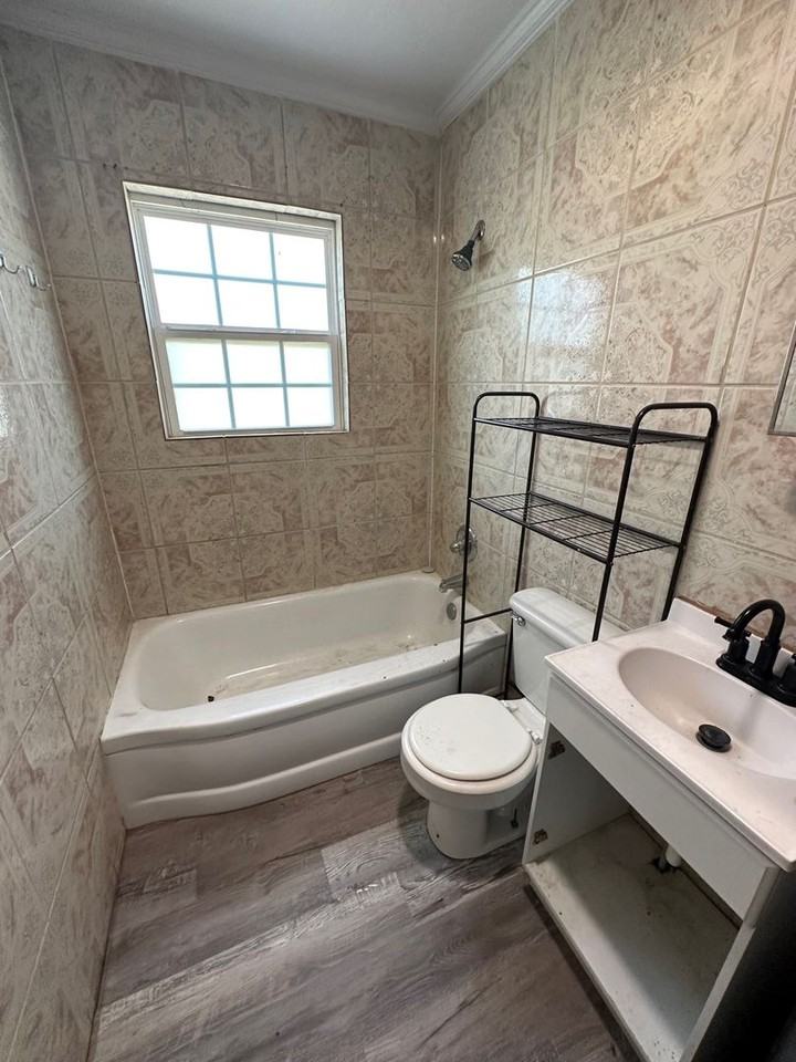 927 Columbine St - Photo 5 of 10