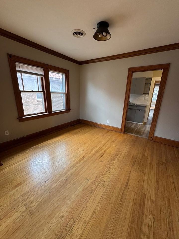 2308 Melrose St - Photo 3 of 8
