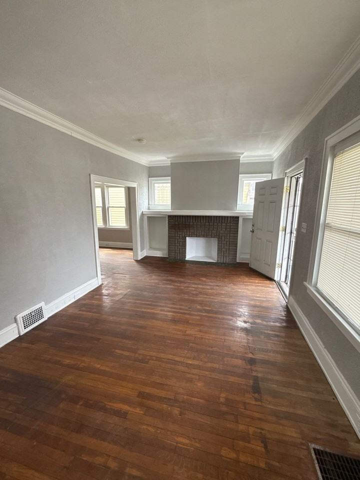12106 Lenacrave Ave - Photo 2 of 16