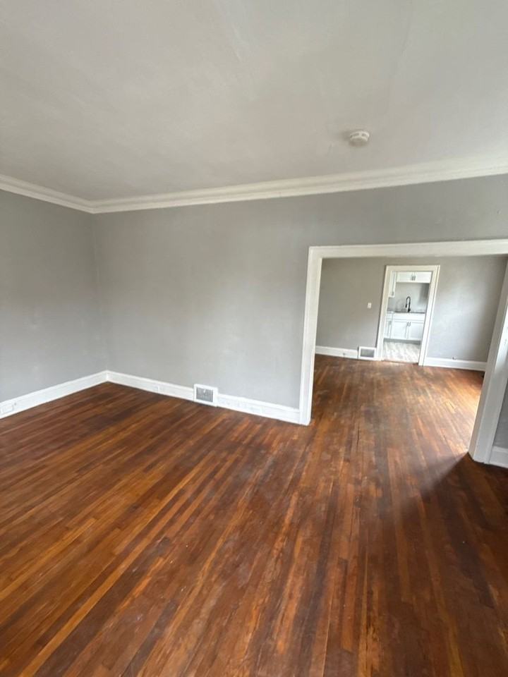 12106 Lenacrave Ave - Photo 3 of 16