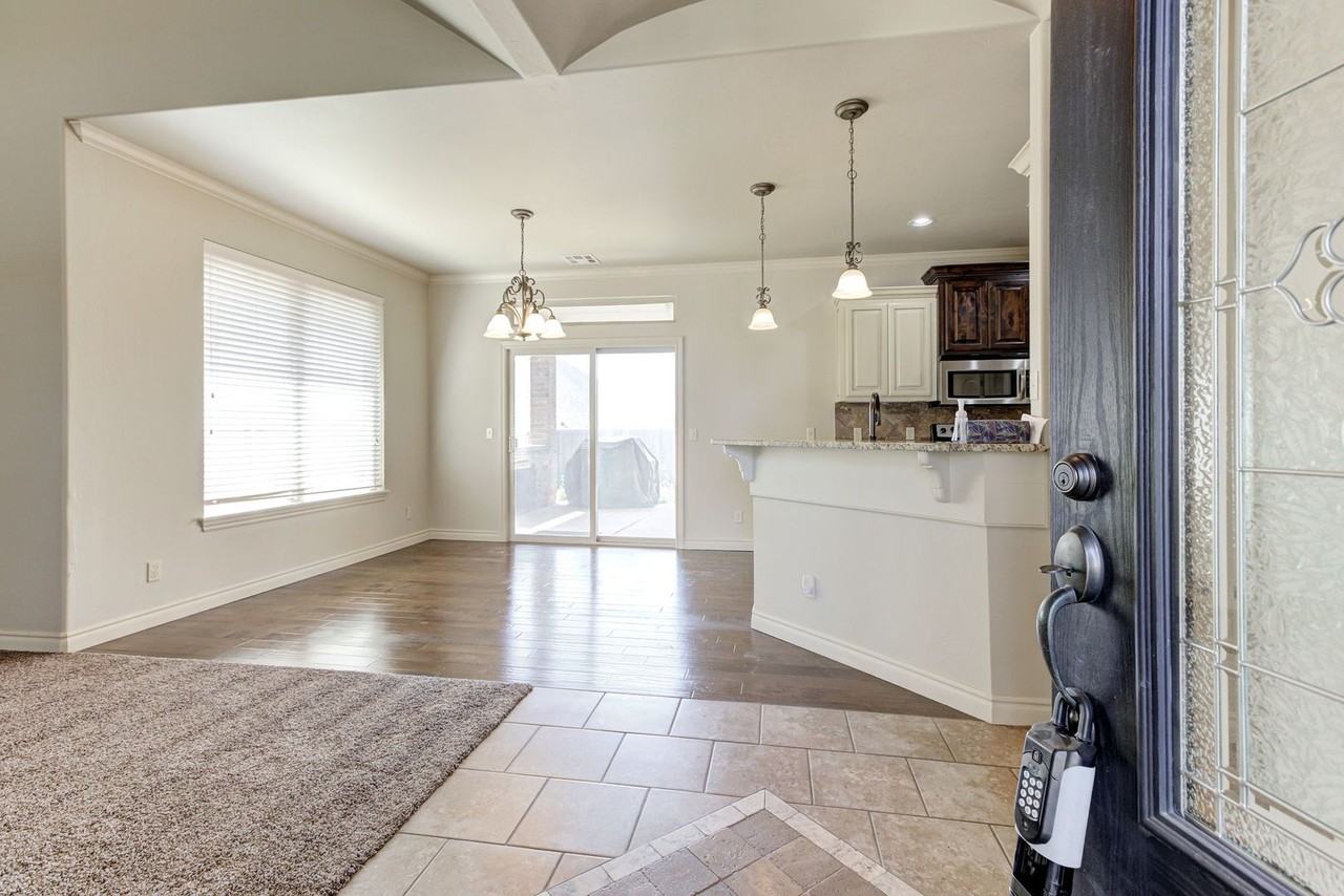 9016 Nw 75th St - Photo 5 of 33