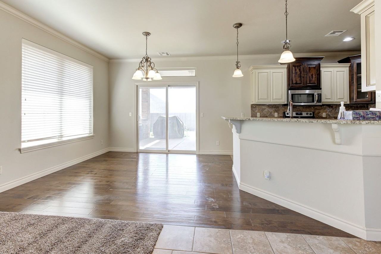 9016 Nw 75th St - Photo 6 of 33