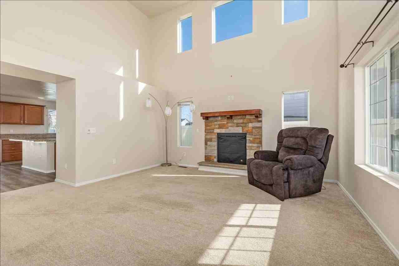 308 W Screech Owl Dr - Photo 3 of 17